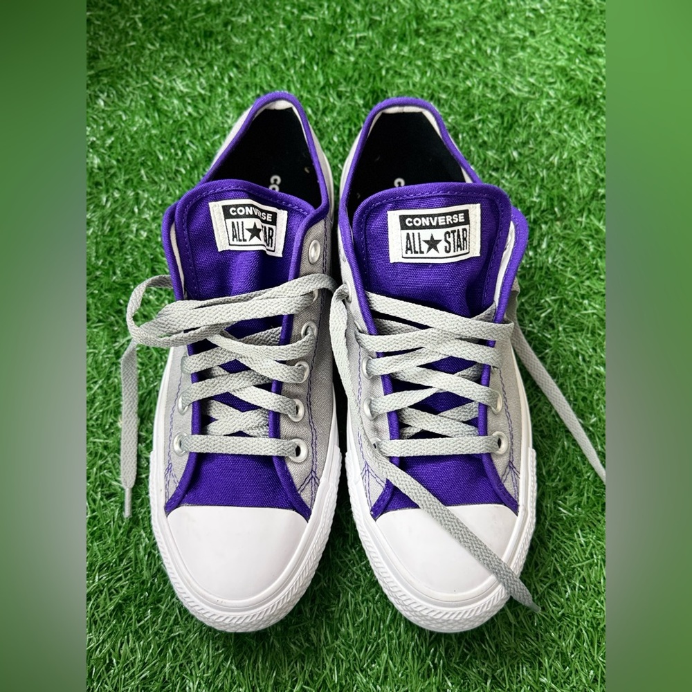 Converse Unisex Purple and White casual Sneakers Size M-6.5 W-8.5